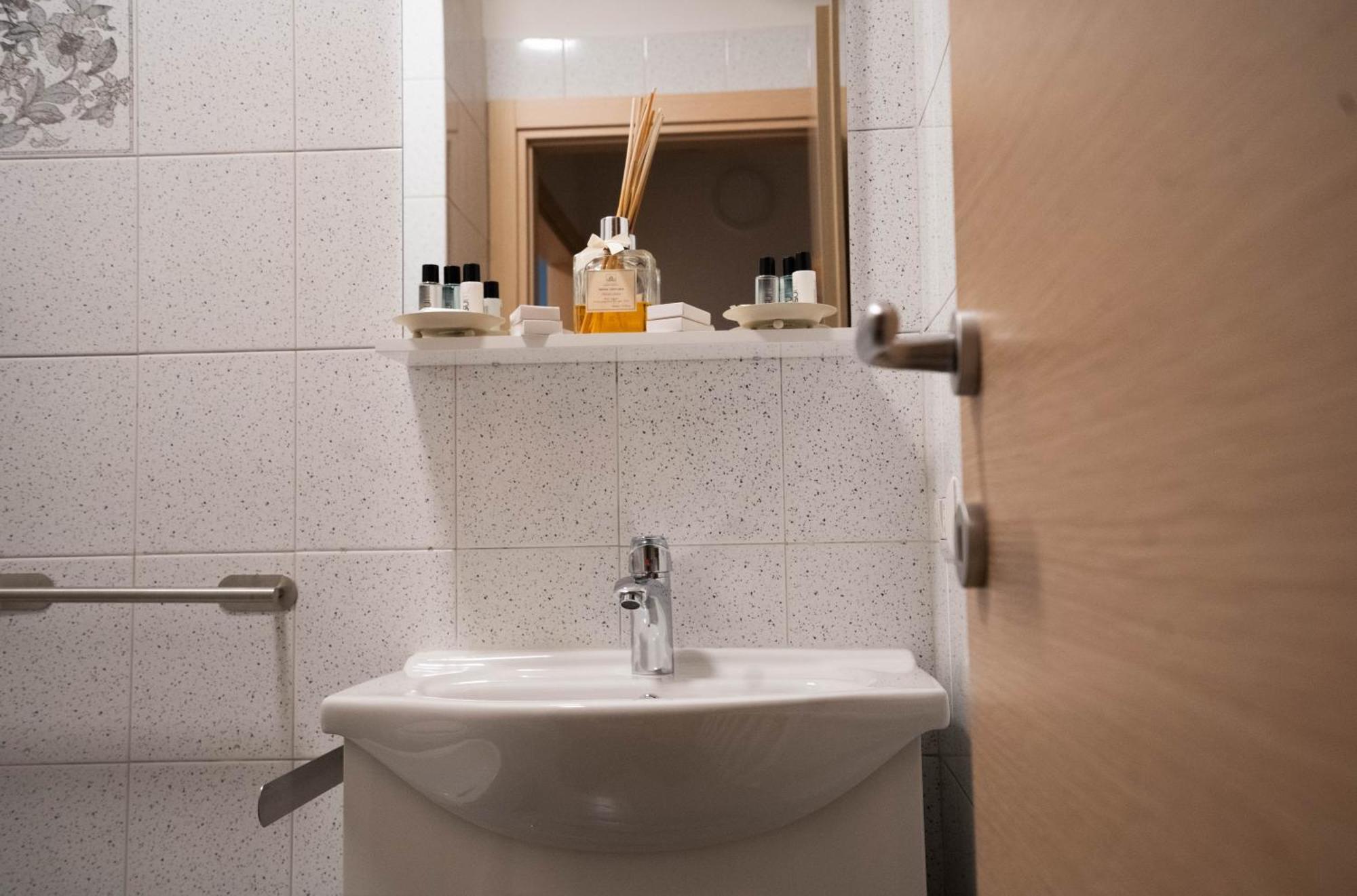 La Perla Del Bernina Express Apartment Tirano Bagian luar foto